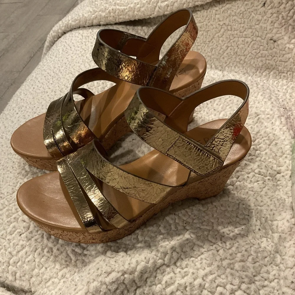 Naturalizer Women’s Cynthia Strappy Wedge Sandal